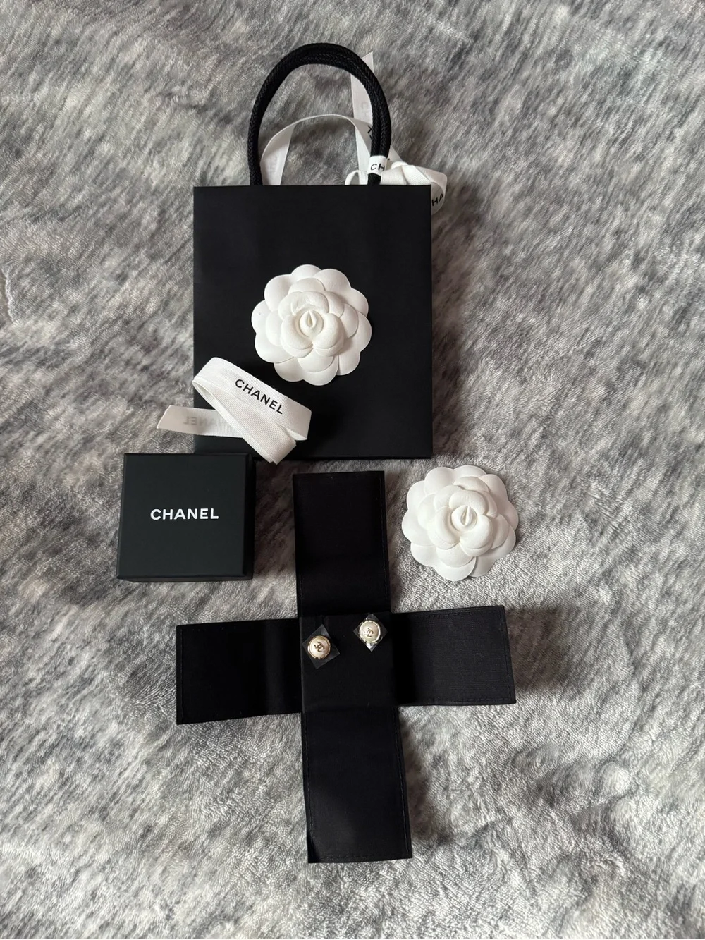 CHANEL classic round